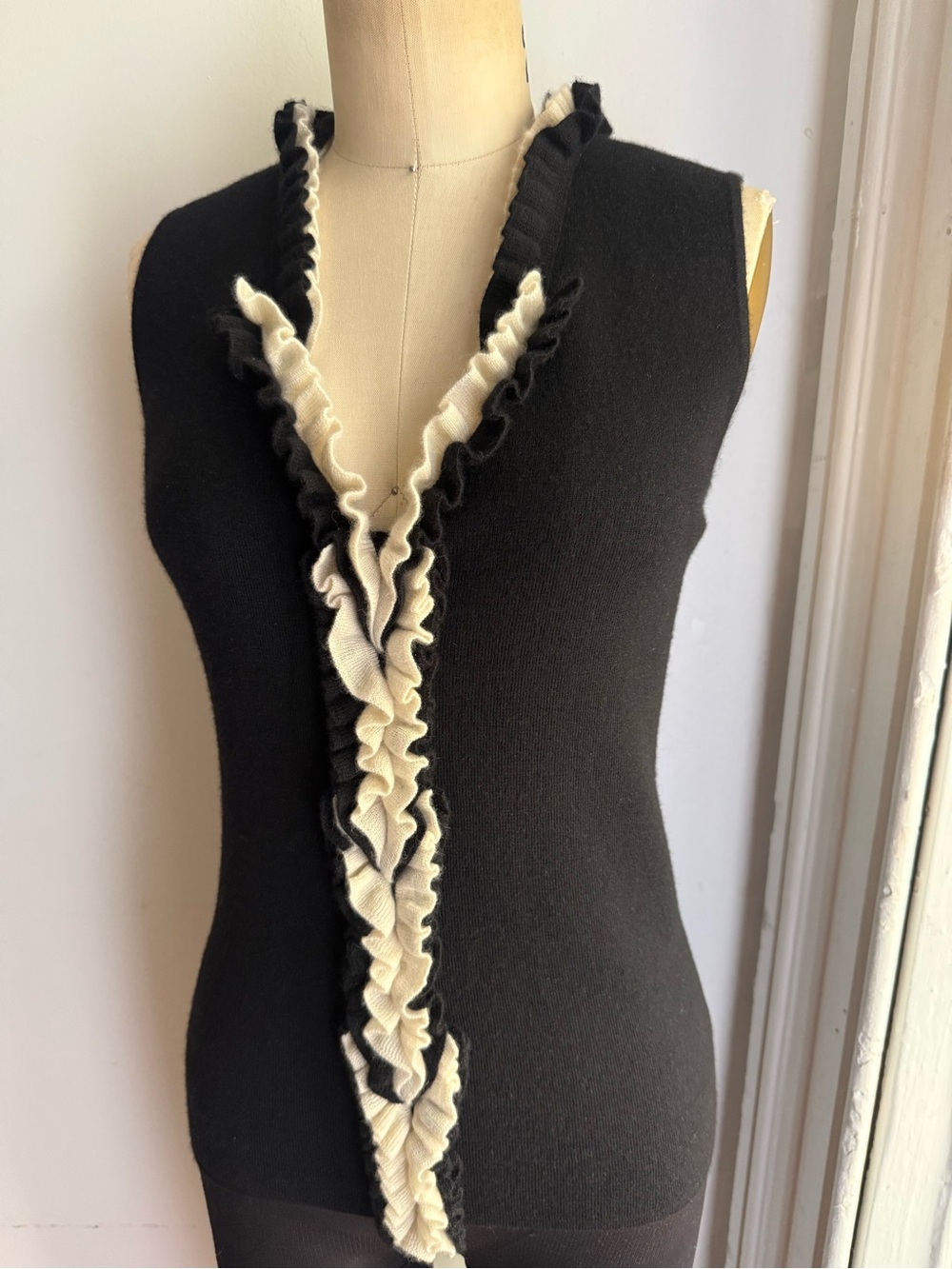 Christopher Fischer 100% Cashmere Ruffle Knit Top Black Ivory Sleeveless Sweater